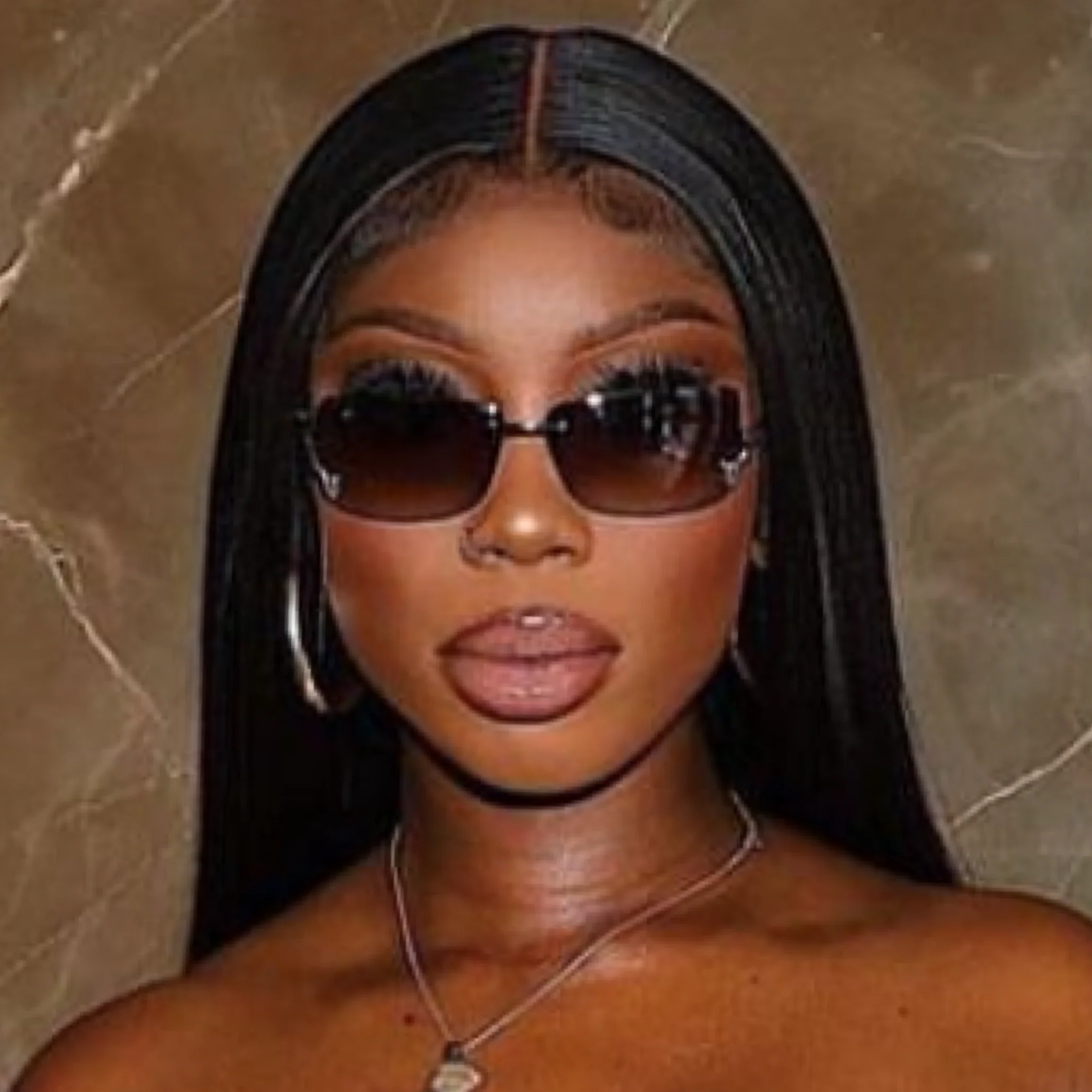 Effortless Grace Eyewear That Balances Sophistication with Subtle Charm