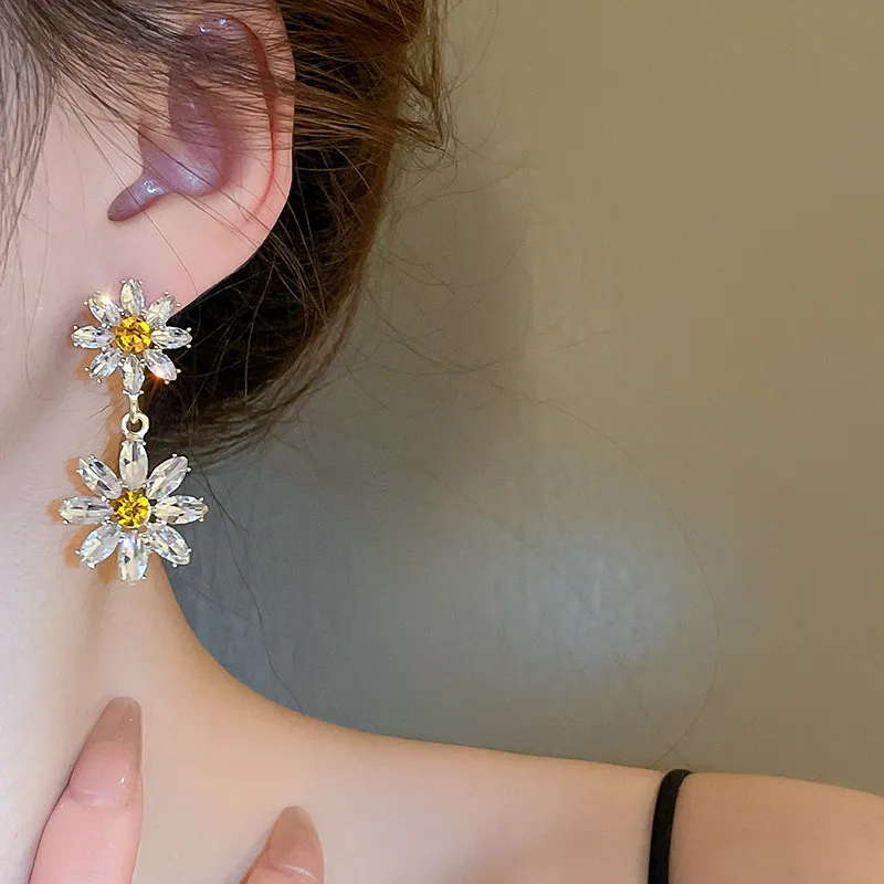 Simple Flower Zircon Inlay Drop Earrings